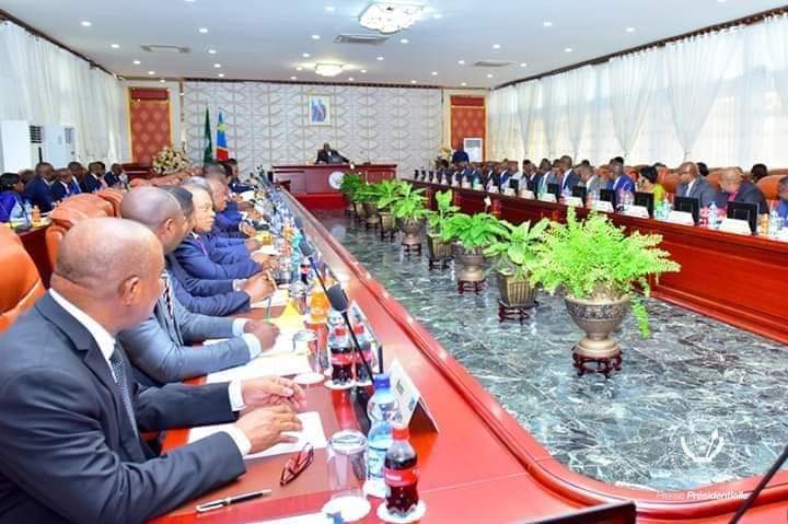 Presidential Conference Room employs Paperless system(图5)